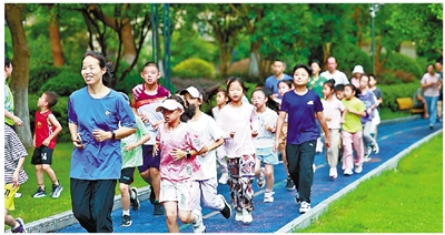 杨俏颖, 从小区跑向 杨俏颖, 从小区跑向