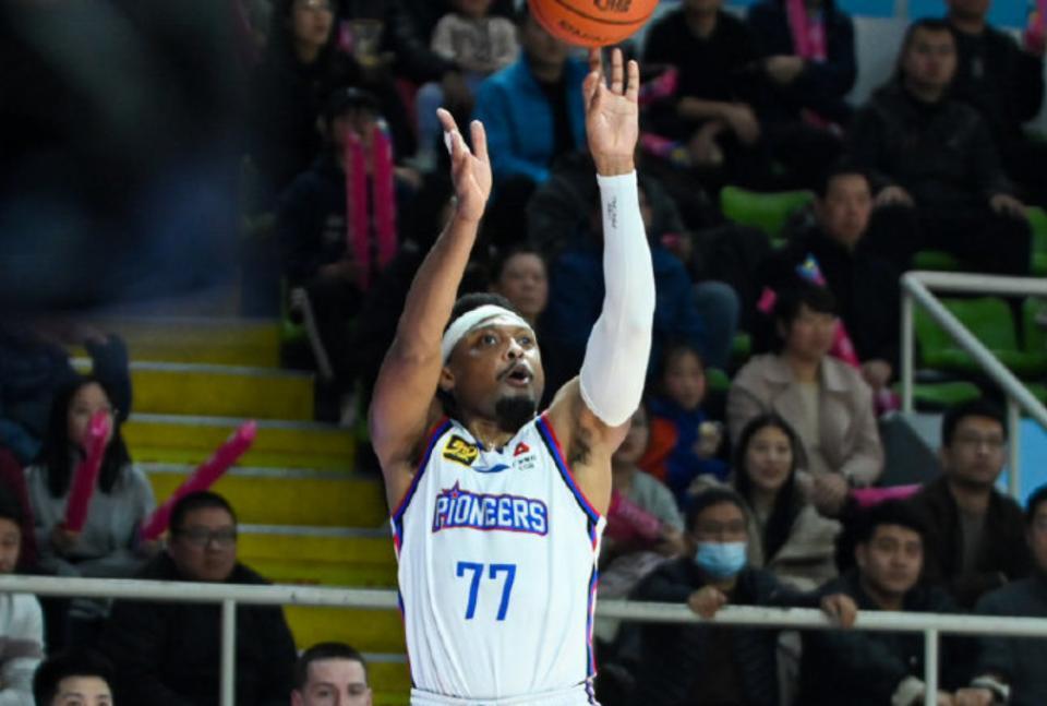 现年, 抢断 现年, 抢断